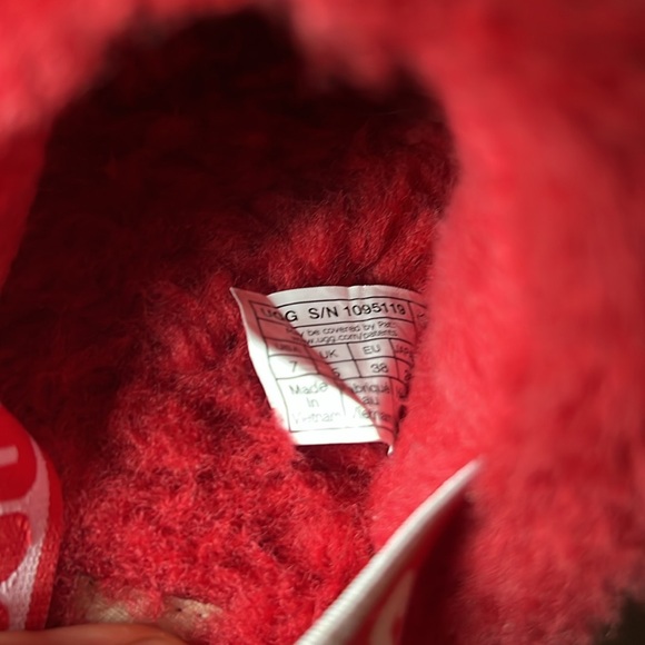 Uggs slippers - Picture 4 of 4